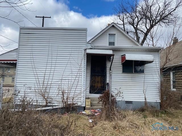 view of front of property with crawl space and entry steps