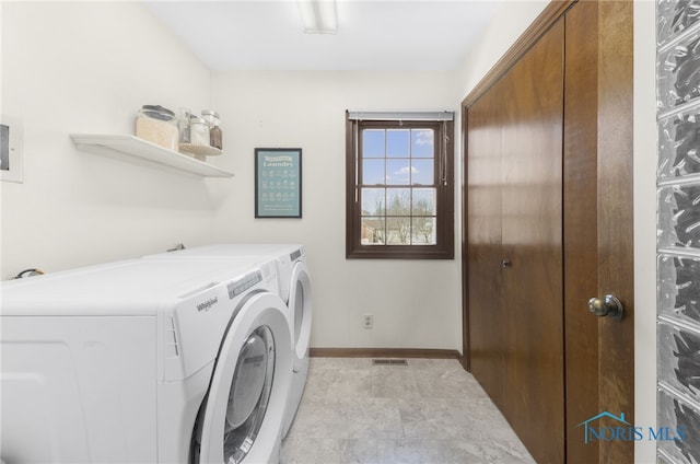 laundry area featuring laundry area, washing machine and clothes dryer, visible vents, and baseboards