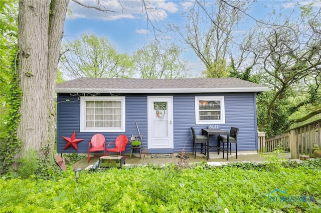 6011 N River Rd, Waterville, OH 43566 - rear view of house with fence and a patio area