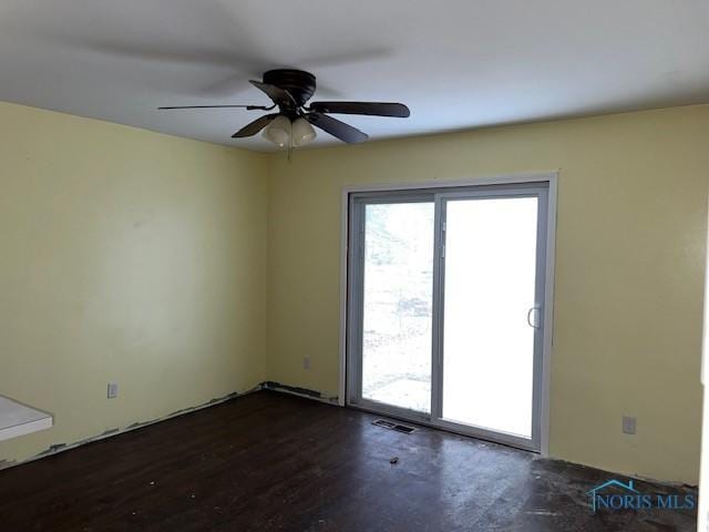 empty room featuring ceiling fan and visible vents