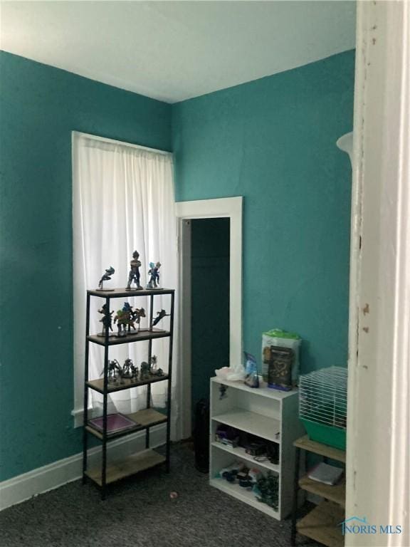 bedroom with carpet flooring and baseboards