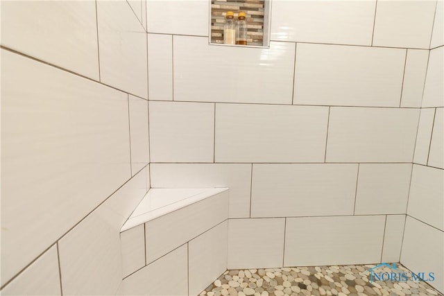 details featuring a tile shower