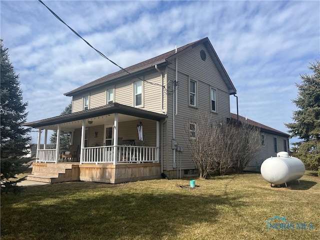 view of front of house featuring a porch and a front yard