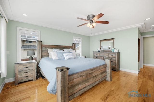 bedroom featuring light wood-style floors, baseboards, a ceiling fan, and recessed lighting