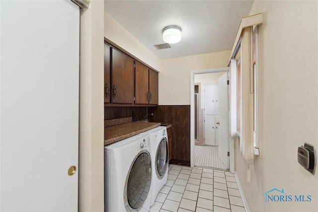 laundry room with cabinet space, visible vents, and washing machine and clothes dryer