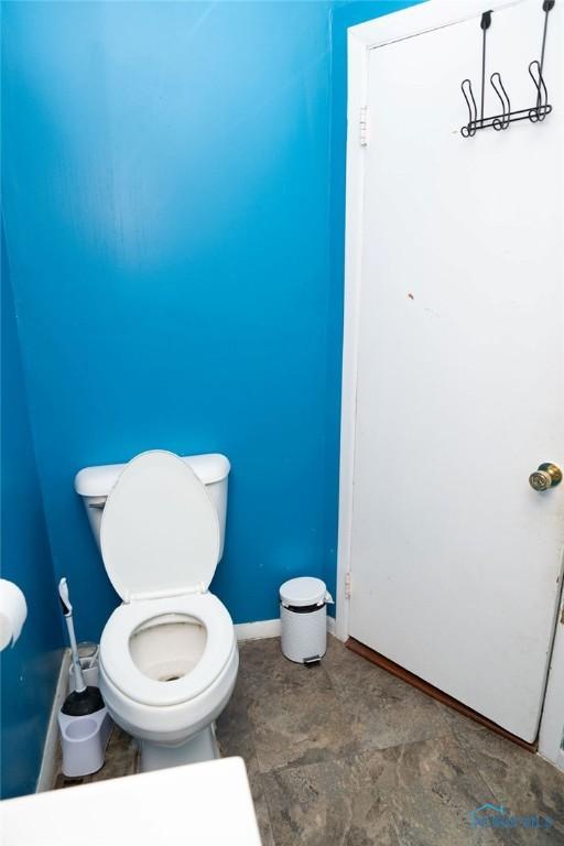 bathroom featuring toilet and baseboards