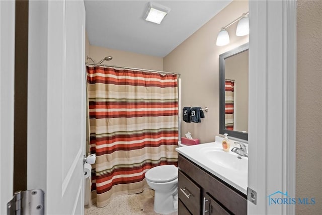 full bathroom with toilet, a shower with shower curtain, and vanity