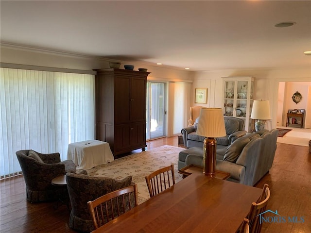 living room with dark wood-style flooring and crown molding