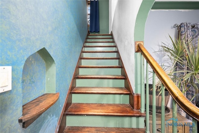 4526 Eastway St, Toledo, OH 43612 - stairs with arched walkways
