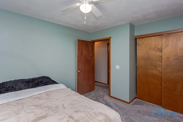 bedroom featuring carpet floors, a closet, ceiling fan, and baseboards