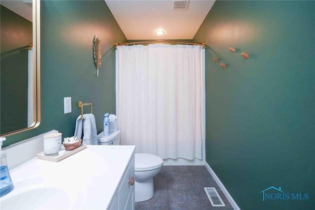 full bathroom featuring curtained shower, visible vents, vanity, and toilet