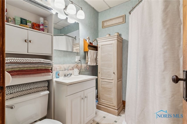 bathroom featuring toilet, a shower with curtain, vanity, and tile patterned floors