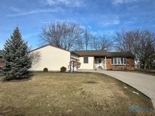 view of front of property with a front yard