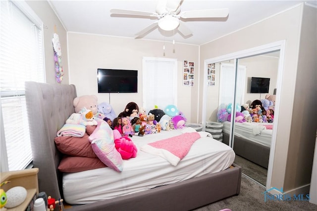 bedroom with carpet, a ceiling fan, and a closet