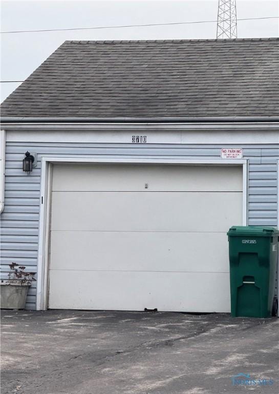 view of detached garage