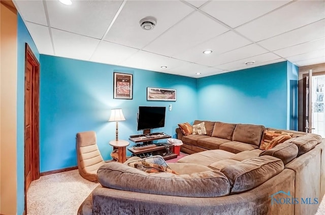 carpeted living area with recessed lighting, a drop ceiling, and baseboards