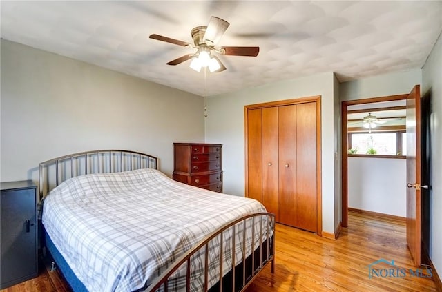 bedroom with a ceiling fan, light wood-style flooring, baseboards, and a closet