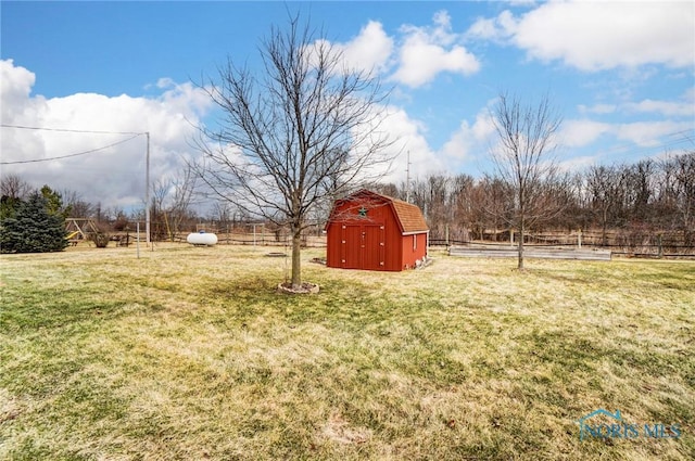 view of yard with a shed and an outdoor structure