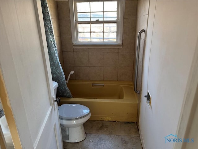 bathroom featuring toilet and shower / bathtub combination with curtain