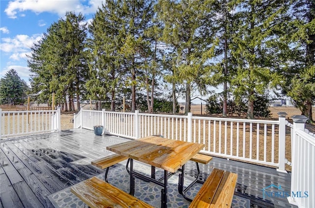 deck with outdoor dining space