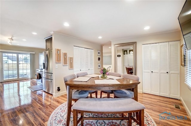 dining room with light wood-style floors, recessed lighting, and baseboards