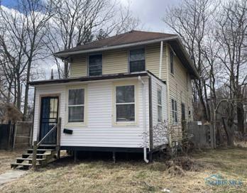 view of front of property featuring entry steps