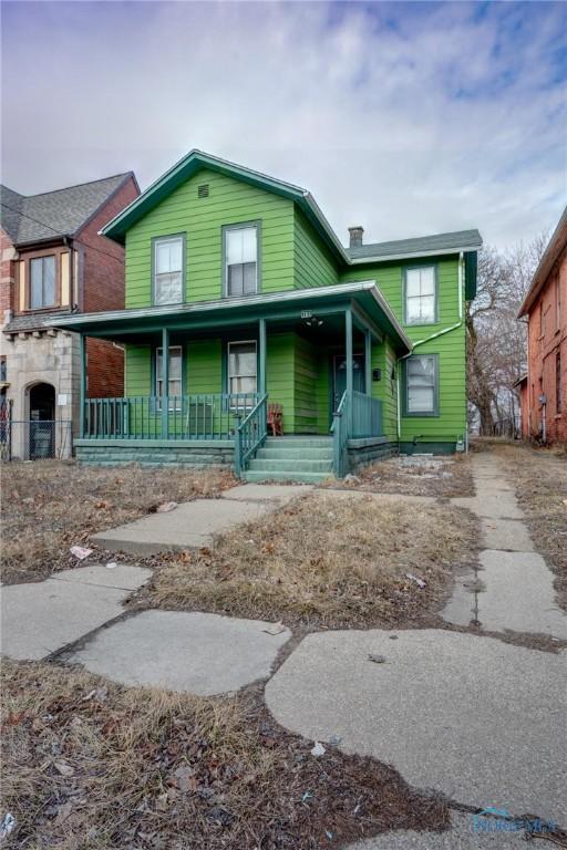 view of front of property with covered porch