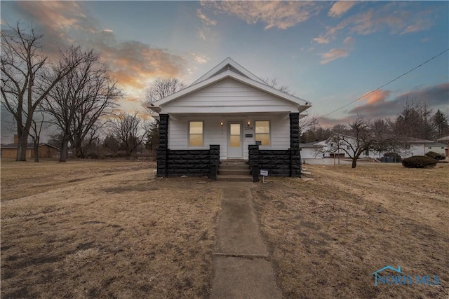 view of front of property featuring a porch