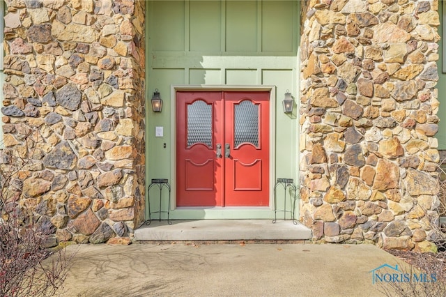 property entrance with stone siding