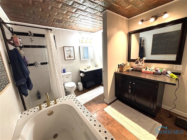 full bath with a jetted tub, baseboards, toilet, a shower with curtain, and an ornate ceiling