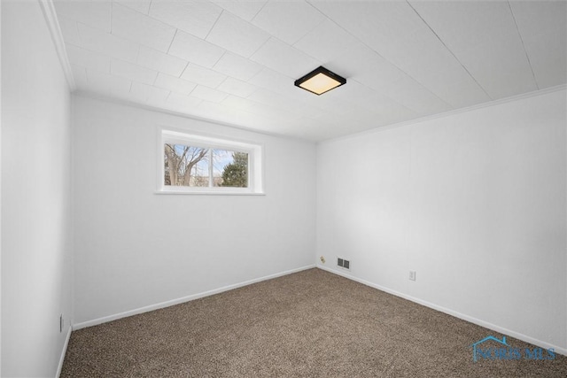 carpeted spare room featuring visible vents and baseboards