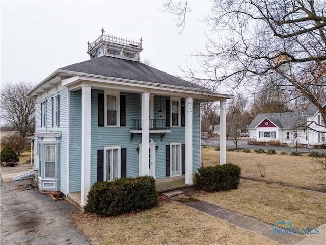 view of front of property with a balcony