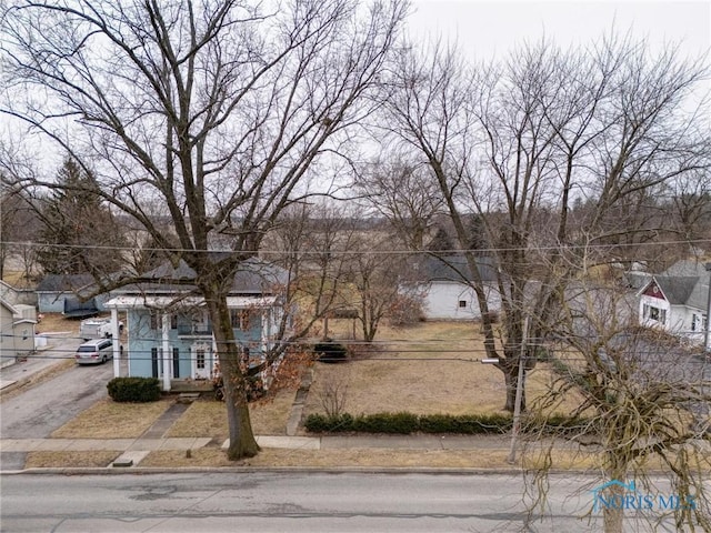 view of yard featuring a fenced front yard