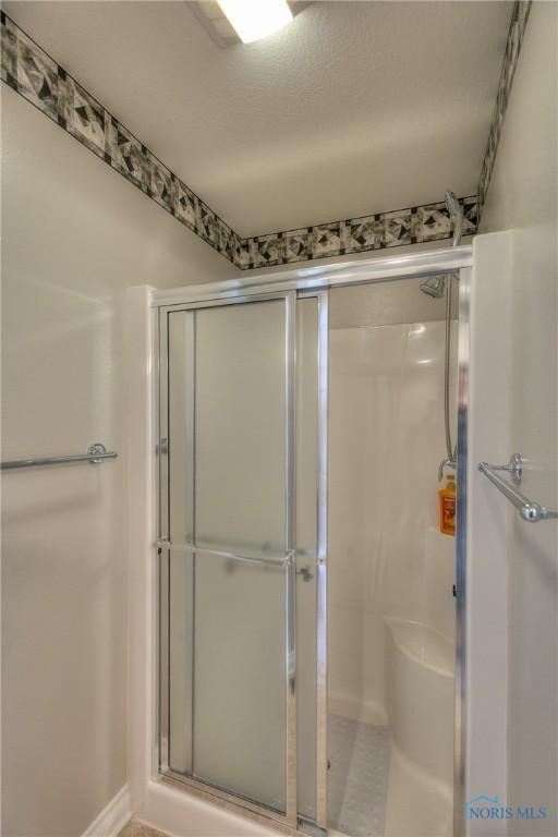 full bathroom featuring a stall shower