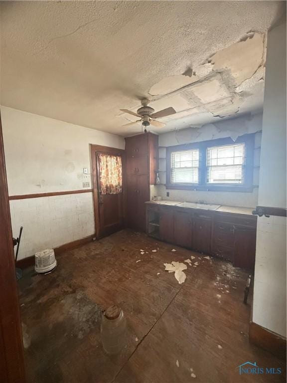 kitchen with ceiling fan and a textured ceiling