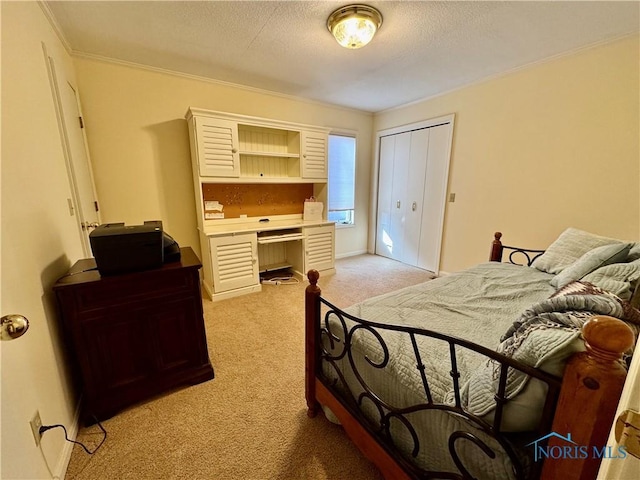 bedroom featuring light carpet, crown molding, a closet, and a textured ceiling