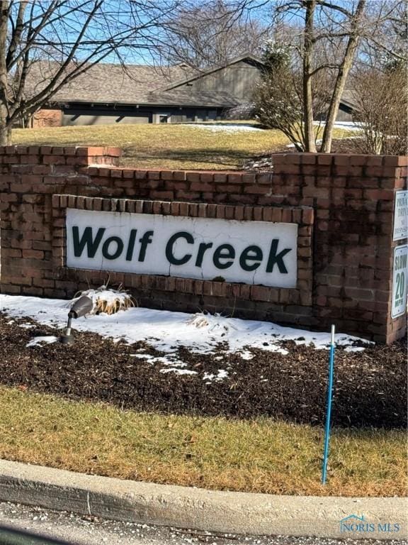 view of community / neighborhood sign