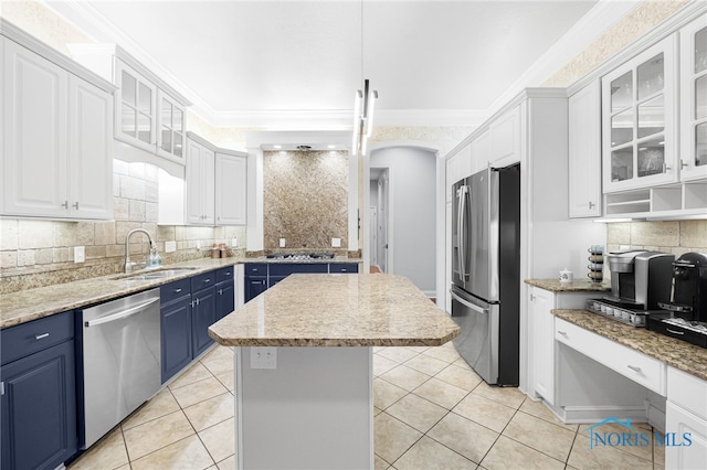 kitchen featuring a sink, blue cabinets, a center island, stainless steel appliances, and ornamental molding
