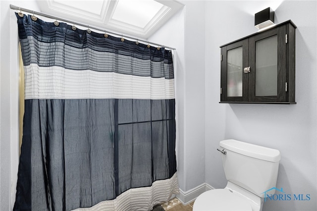 full bath featuring toilet and a shower with curtain