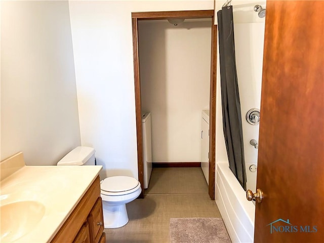 full bathroom with toilet, vanity, baseboards, and shower / bathtub combination with curtain