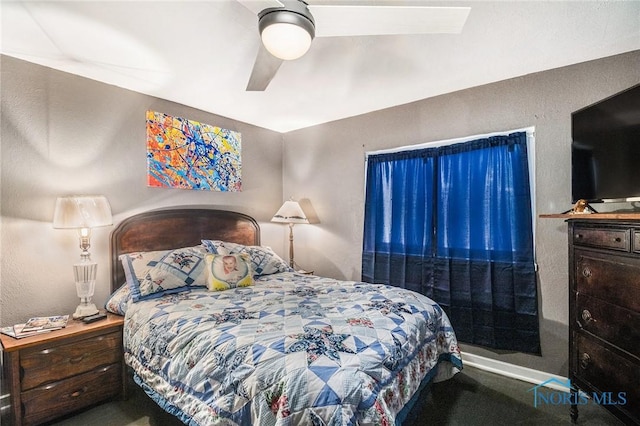 bedroom with ceiling fan