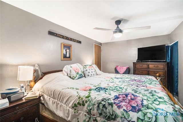 bedroom with a ceiling fan