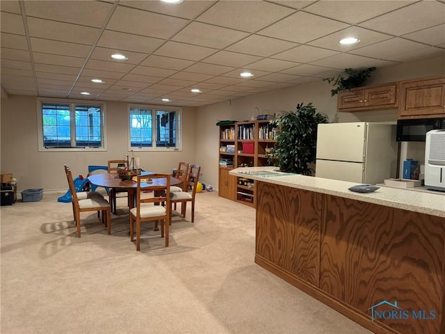 dining area featuring recessed lighting, a drop ceiling, and light carpet