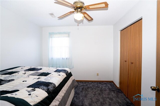 bedroom with baseboards, visible vents, ceiling fan, a closet, and carpet flooring