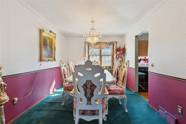 carpeted dining room with crown molding and a notable chandelier