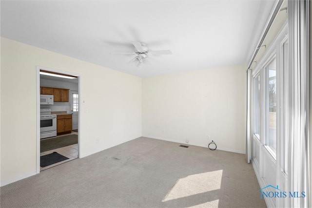 unfurnished room with light carpet and ceiling fan