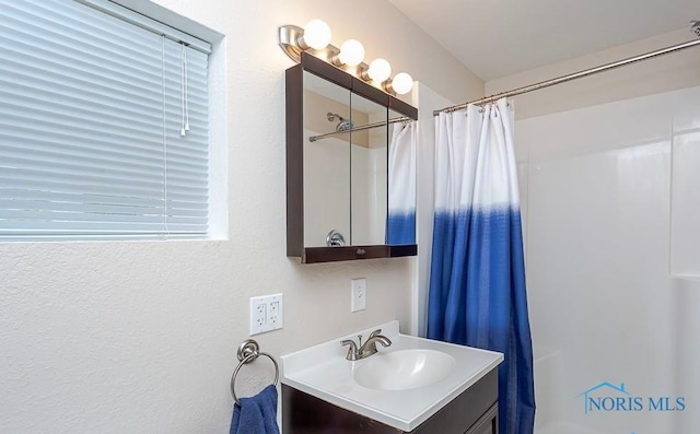 full bathroom featuring vanity and a shower with shower curtain