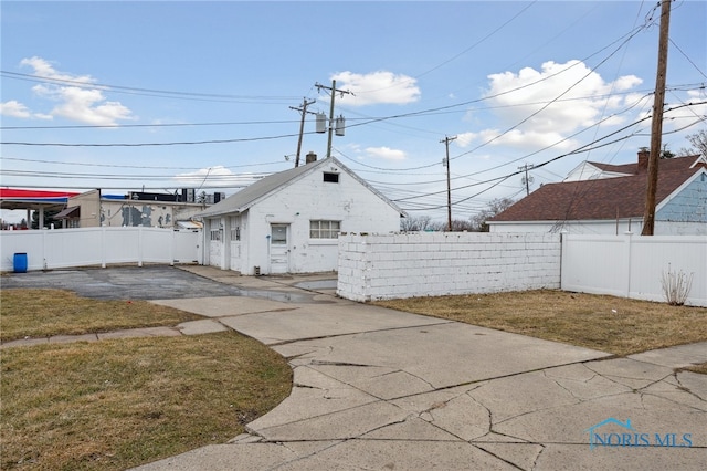 view of yard with a fenced front yard