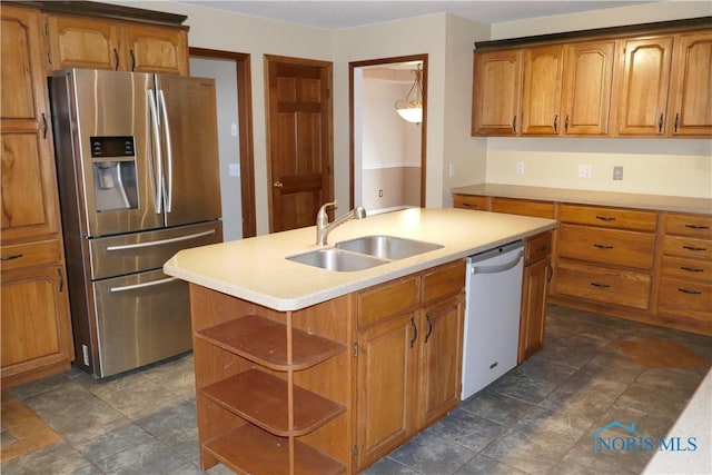 kitchen featuring a center island with sink, open shelves, a sink, stainless steel refrigerator with ice dispenser, and dishwasher