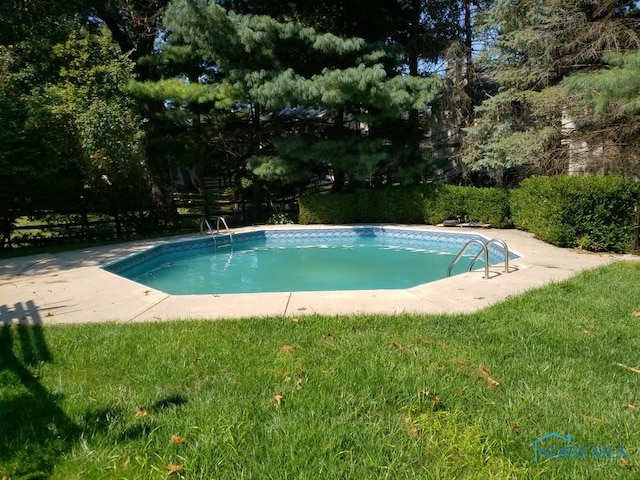 view of outdoor pool